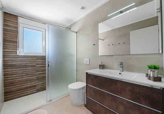 SOLGT! | Flott rekkehus med 3 soverom og 2 bad | Takterrasse | Gangavstand til restauranter