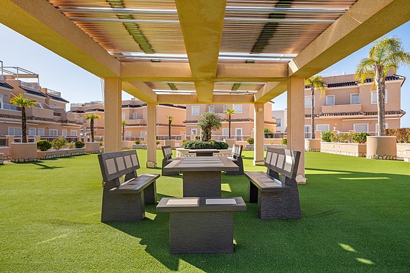 SOLGT! | Flott rekkehus med 3 soverom og 2 bad | Takterrasse | Gangavstand til restauranter