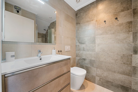 SOLGT! | Flott rekkehus med 3 soverom og 2 bad | Takterrasse | Gangavstand til restauranter