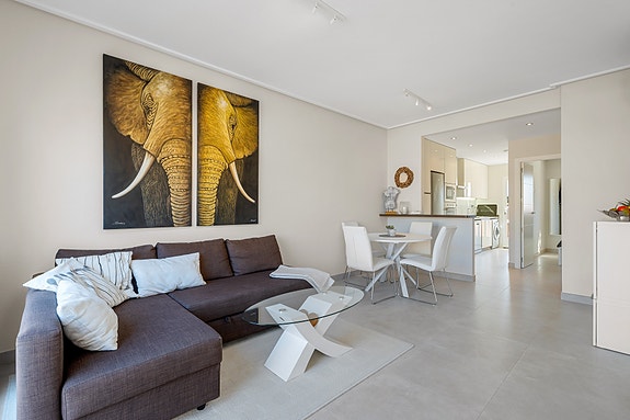 SOLGT! | Flott rekkehus med 3 soverom og 2 bad | Takterrasse | Gangavstand til restauranter