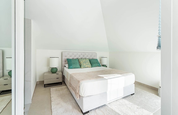 Eksklusiv penthouse med 5 soverom | 4 terrasser og panoramautsikt | Totalrenovert og sammenslått enhet