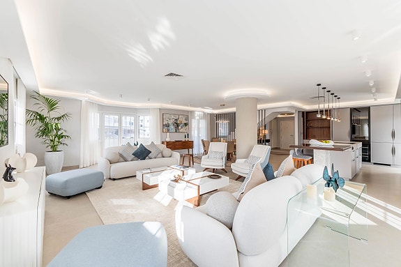 Eksklusiv penthouse med 5 soverom | 4 terrasser og panoramautsikt | Totalrenovert og sammenslått enhet