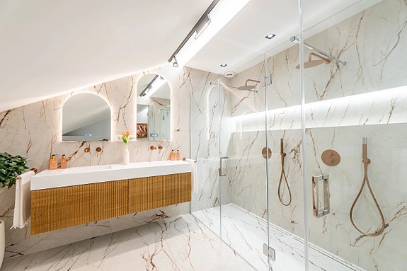 Eksklusiv penthouse med 5 soverom | 4 terrasser og panoramautsikt | Totalrenovert og sammenslått enhet