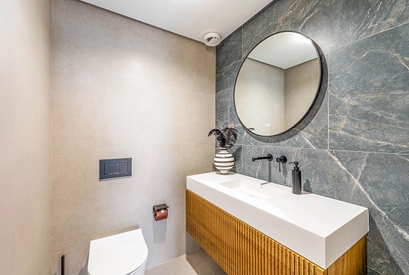 Eksklusiv penthouse med 5 soverom | 4 terrasser og panoramautsikt | Totalrenovert og sammenslått enhet