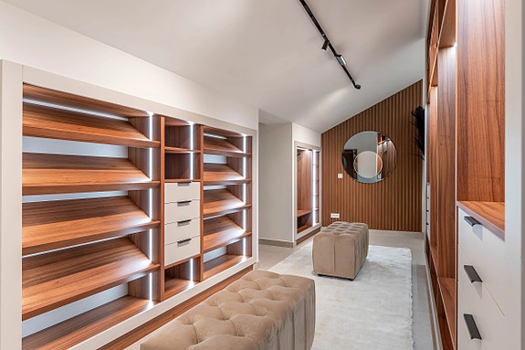 Eksklusiv penthouse med 5 soverom | 4 terrasser og panoramautsikt | Totalrenovert og sammenslått enhet