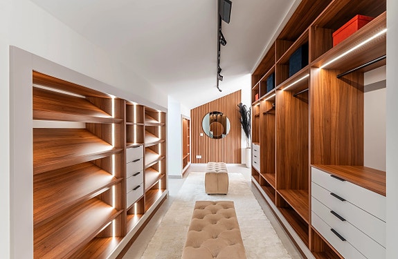 Eksklusiv penthouse med 5 soverom | 4 terrasser og panoramautsikt | Totalrenovert og sammenslått enhet