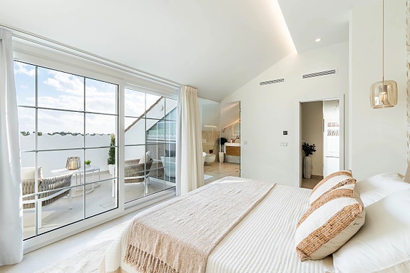 Eksklusiv penthouse med 5 soverom | 4 terrasser og panoramautsikt | Totalrenovert og sammenslått enhet