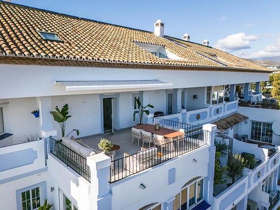 Eksklusiv penthouse med 5 soverom | 4 terrasser og panoramautsikt | Totalrenovert og sammenslått enhet