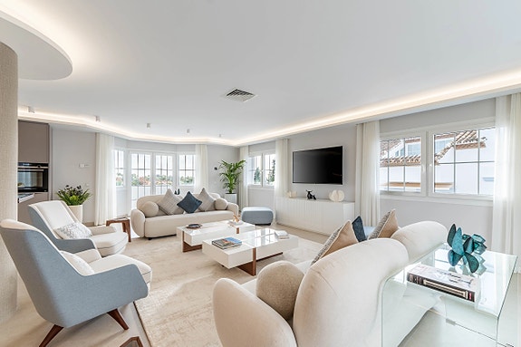 Eksklusiv penthouse med 5 soverom | 4 terrasser og panoramautsikt | Totalrenovert og sammenslått enhet