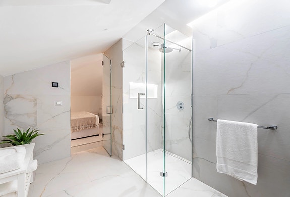 Eksklusiv penthouse med 5 soverom | 4 terrasser og panoramautsikt | Totalrenovert og sammenslått enhet