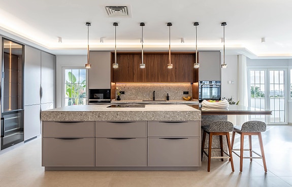 Eksklusiv penthouse med 5 soverom | 4 terrasser og panoramautsikt | Totalrenovert og sammenslått enhet