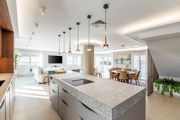 Eksklusiv penthouse med 5 soverom | 4 terrasser og panoramautsikt | Totalrenovert og sammenslått enhet