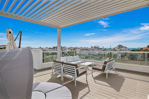 SOLGT! Moderne penthouse med takterrasse og 3 soverom | Kun 3 minutter fra stranden i San Pedro de Alcántara