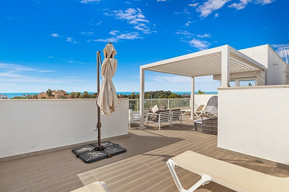 SOLGT! Moderne penthouse med takterrasse og 3 soverom | Kun 3 minutter fra stranden i San Pedro de Alcántara