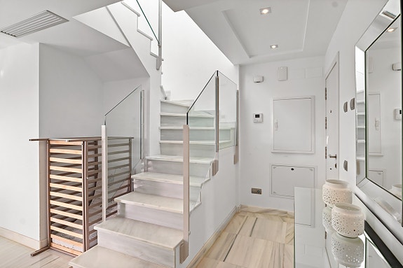 SOLGT! Moderne penthouse med takterrasse og 3 soverom | Kun 3 minutter fra stranden i San Pedro de Alcántara