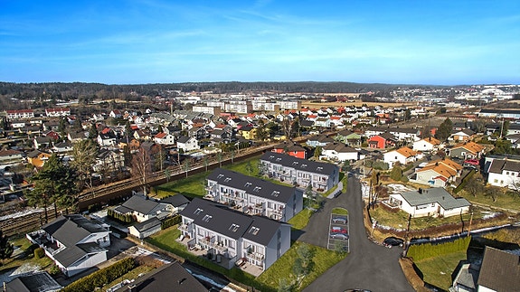 Lislebytunet.jpg, veiledende Illustrasjon før parkering langs jernbanen