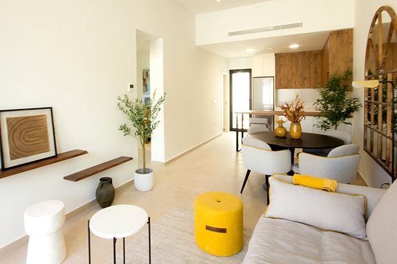 NYHET! Moderne toppleilighet med stor terrasse og takterrasse, felles basseng og parkering