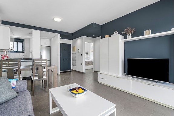 RESERVERT! Lekker toppleilighet med stor takterrasse, bassengutsikt og parkering i underetasje - Selges møblert