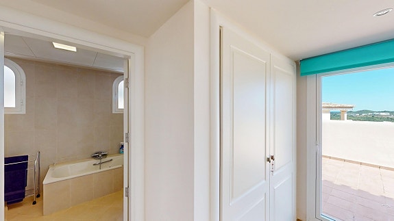 Eksklusiv penthouse med privat basseng og havutsikt   beliggende ved golfban