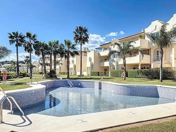 Eksklusiv penthouse med privat basseng og havutsikt   beliggende ved golfban