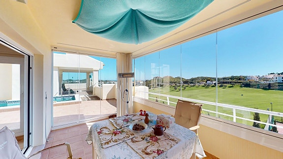 Eksklusiv penthouse med privat basseng og havutsikt   beliggende ved golfban