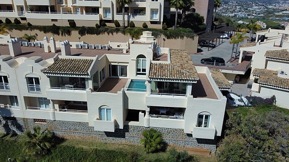 Eksklusiv penthouse med privat basseng og havutsikt   beliggende ved golfban