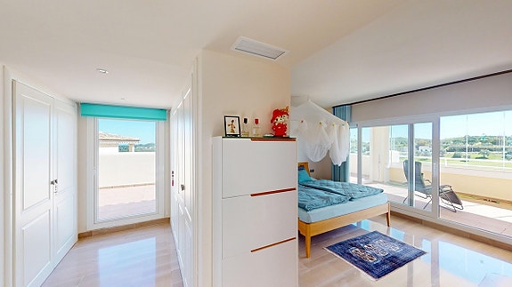 Eksklusiv penthouse med privat basseng og havutsikt   beliggende ved golfban