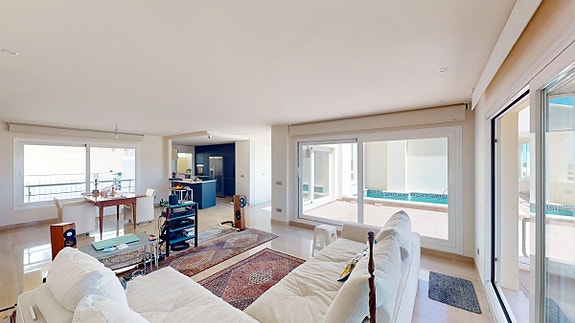 Eksklusiv penthouse med privat basseng og havutsikt   beliggende ved golfban