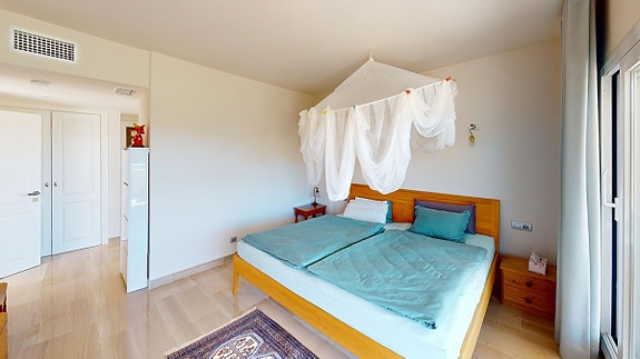 Eksklusiv penthouse med privat basseng og havutsikt   beliggende ved golfban