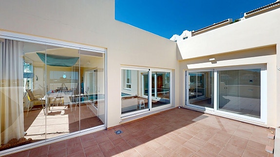 Eksklusiv penthouse med privat basseng og havutsikt   beliggende ved golfban