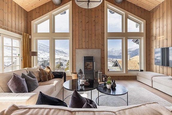 Aktiv Eiendomsmegling v/ Aleksander Lenning har gleden av å presentere Lisetvegen 44!