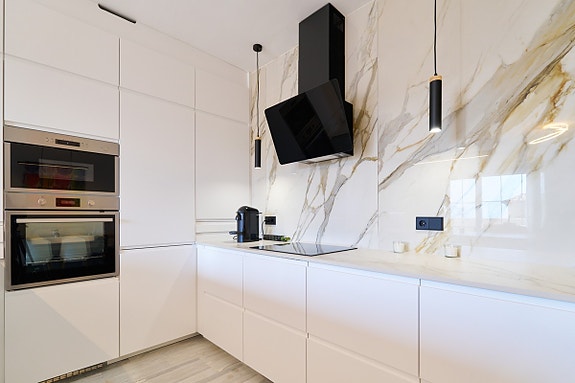 Moderne penthouse med 3 soverom og panoramautsikt - 5 minutter fra stranden i Cabopino