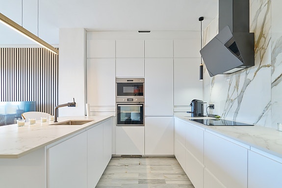 Moderne penthouse med 3 soverom og panoramautsikt - 5 minutter fra stranden i Cabopino