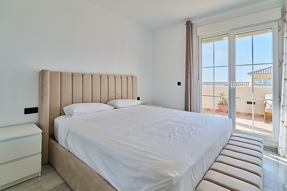 Moderne penthouse med 3 soverom og panoramautsikt - 5 minutter fra stranden i Cabopino