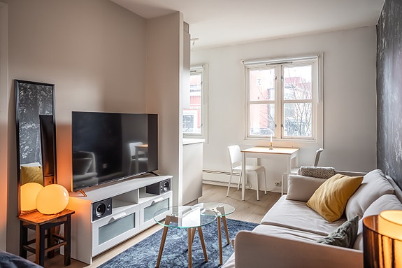 Hele leiligheten ble pusset opp sent 2019 med både nytt bad med varmekabler og nytt kjøkken.