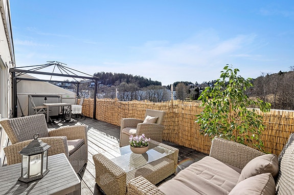 Velkommen til Karolinerveien 9 C, presentert av EiendomsMegler 1 ved Ivar Lindrupsen.