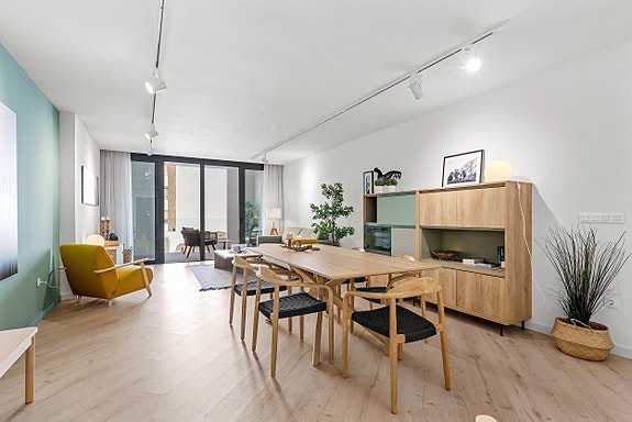 Møblert leilighet nær stranden - Felles takterrasse med basseng og fantastisk utsikt