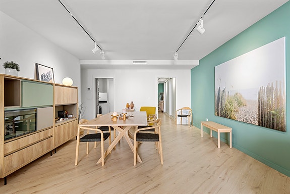 Møblert leilighet nær stranden - Felles takterrasse med basseng og fantastisk utsikt