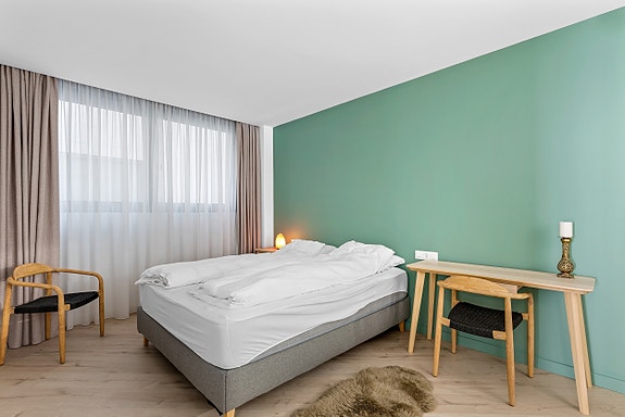 Møblert leilighet nær stranden - Felles takterrasse med basseng og fantastisk utsikt