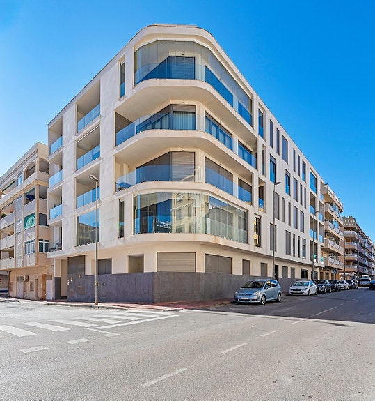 Møblert leilighet nær stranden - Felles takterrasse med basseng og fantastisk utsikt