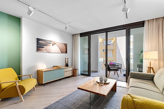 Møblert leilighet nær stranden - Felles takterrasse med basseng og fantastisk utsikt