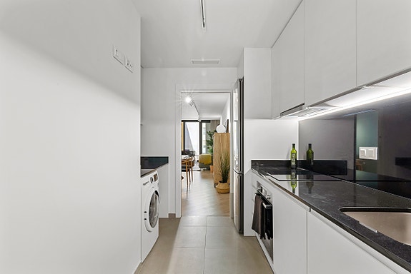 Møblert leilighet nær stranden - Felles takterrasse med basseng og fantastisk utsikt