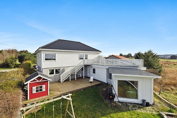 DNB Eiendom v/Malin Skjelde har gleden av å presentere Gunnarshaugvegen 100!