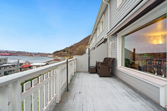 God plass til utemøbler på egen veranda.