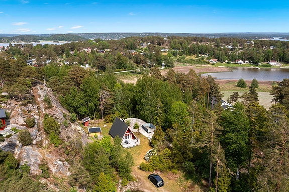 Fritidseiendom i naturskjønne omgivelser ved Bukkenes på Søndre Karlsøy.