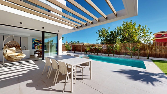 SOLGT! Fantastisk villa med 3 store soverom | Nydelig uteområde med stor tomt - god plass til venner og familie!