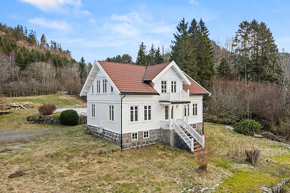 Velkommen til Bjørnevågsveien 68 - En idyllisk og flott eiendom!