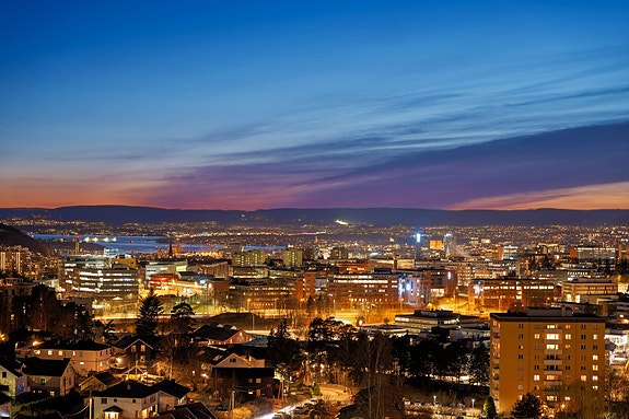 Velkommen til Sigrid Undsets vei 5 og denne romslige 3-romsleiligheten med nydelig utsikt og beliggenhet på Tveita!