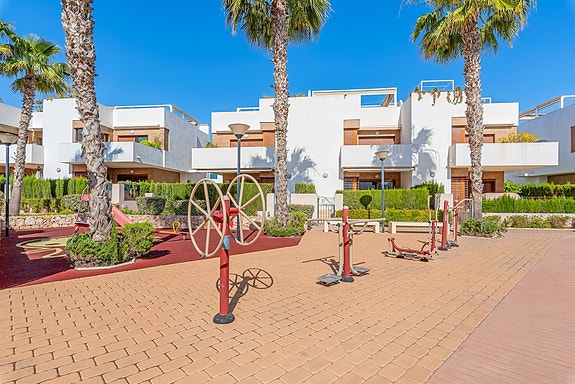 RESERVERT! Møblert leilighet med høy standard og attraktiv beliggenhet i La Zenia - Gangavstand til alt