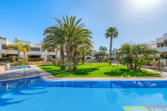 RESERVERT! Møblert leilighet med høy standard og attraktiv beliggenhet i La Zenia - Gangavstand til alt